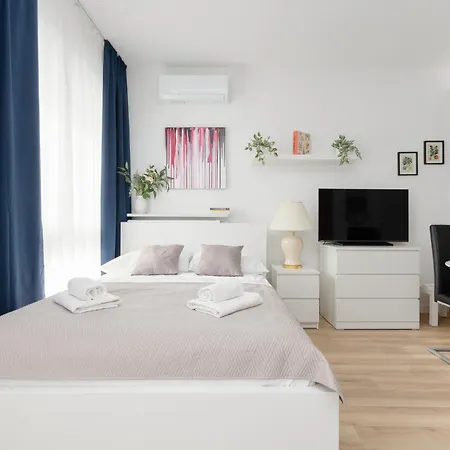 Holzera 6 Close To Medicover And Paley Apartment *