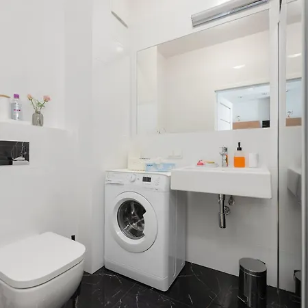 Holzera 6 Close To Medicover And Paley Apartment