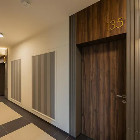 Holzera 6 Close To Medicover And Paley Apartment